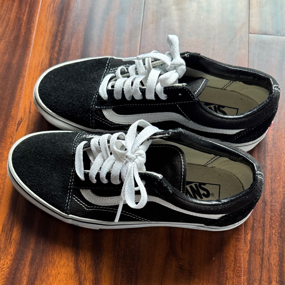Vans old School Classic Black and White Lace-Up Sneakers